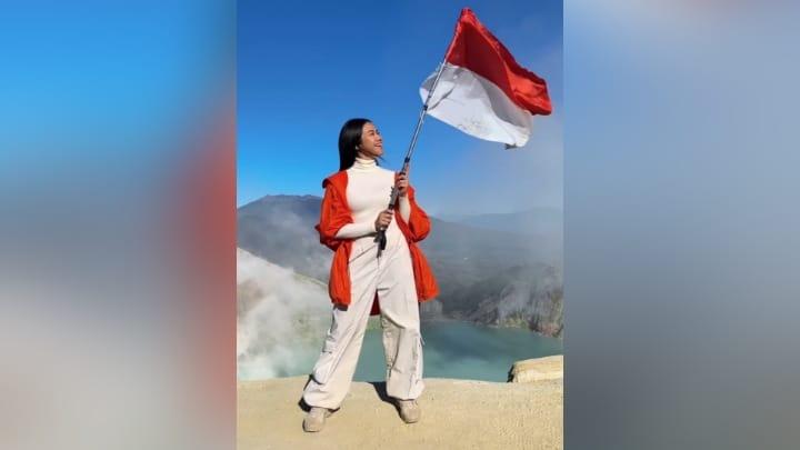 Kibarkan Bendera Merah Putih di Atas Gunung, Yura Yunita Bicara Makna Kemerdekaan