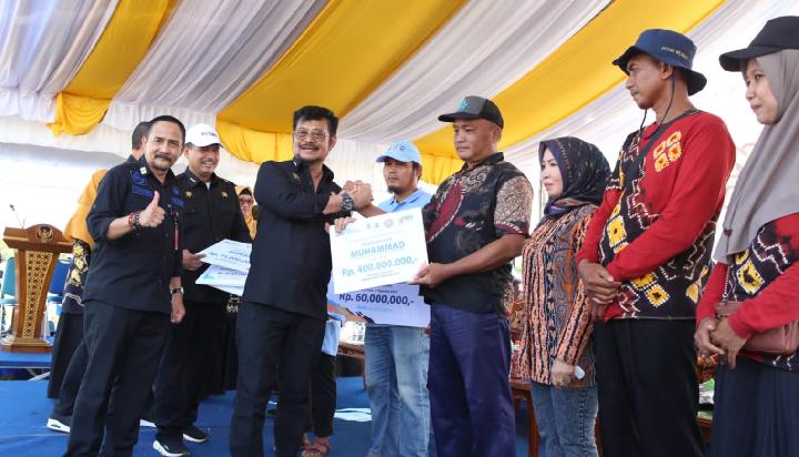 Mitigasi El Nino, Mentan SYL Panen Padi dan Gerakan Tanam Padi di Barito Kuala